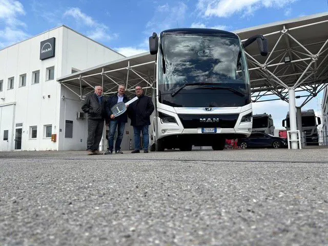 Nuovo bus Man Autonoleggio Oliosi