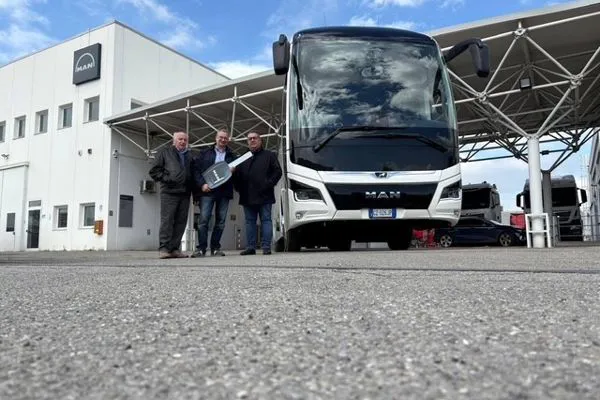 Nuovo bus Man Autonoleggio Oliosi