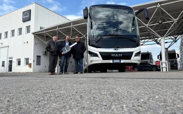 Nuovo bus Man Autonoleggio Oliosi